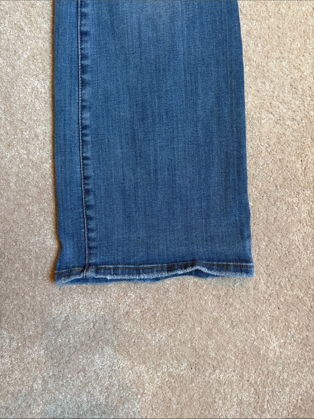 Judy Blue medium blue jeans for women - Picture 6 of 9